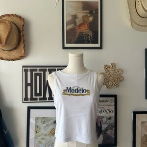 Modelo Tank Top